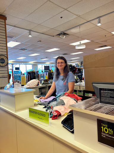 Clothing Store «Eddie Bauer Outlet», reviews and photos, 8130 Factory Shops Blvd, Jeffersonville, OH 43128, USA