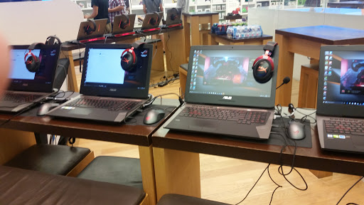 Computer Store «Microsoft Store - Scottsdale Fashion Square», reviews and photos, 7014 E Camelback Rd #1288, Scottsdale, AZ 85251, USA