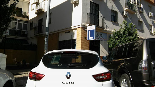 Autoescuela OUTLET en Camas provincia Sevilla