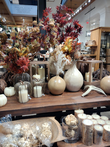 Furniture Store «Pottery Barn», reviews and photos, 1415 4th St, Santa Monica, CA 90401, USA