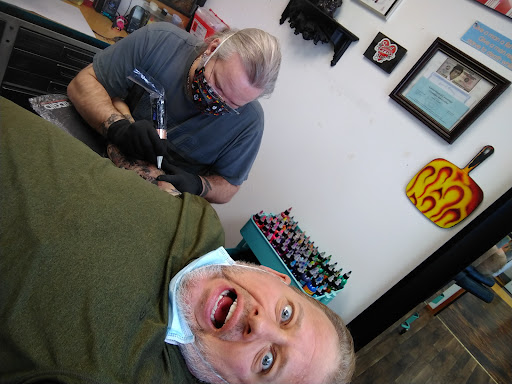 Tattoo Shop «Lawrence Tattoo Company», reviews and photos, 600 Lawrence Ave #2a, Lawrence, KS 66049, USA