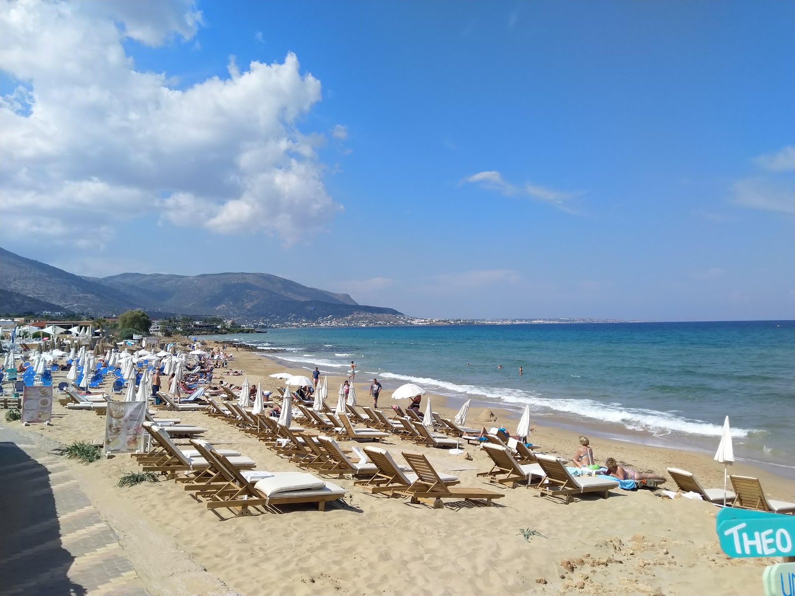 Fotografija Paralia Mallion z fino rjavi pesek površino