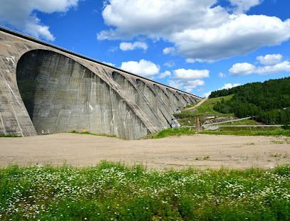 Le barrage Daniel-Johnson et la centrale Manic-5