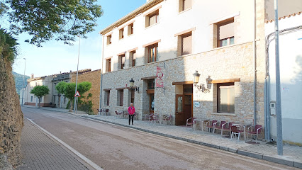 Hotel El Guerrer Bar Restaurant - Carrer Carretera, 9, 12312 la Todolella, Castelló, Spain