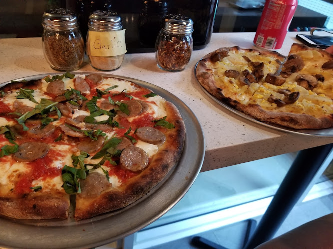 #5 best pizza place in Boca Raton - Larossa Pizzeria