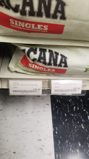 Pet Supply Store «Pet Pros Hillsboro», reviews and photos, 7290 NE Butler St, Hillsboro, OR 97124, USA