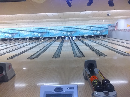 Bowling Alley «Three Hundred Bowl», reviews and photos, 100 Cass Lake Rd, Waterford Twp, MI 48328, USA