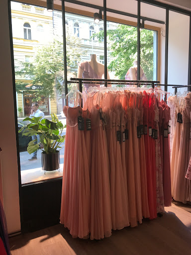Obchody na nákup dámských šatů Praha