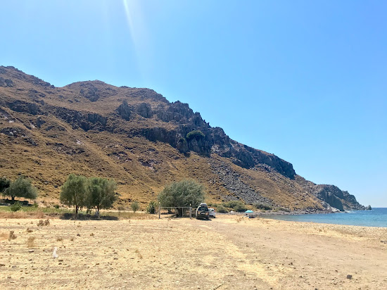 Paralia Karvoinolakas