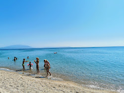 Vrasna Beach'in fotoğrafı - rahatlamayı sevenler arasında popüler bir yer