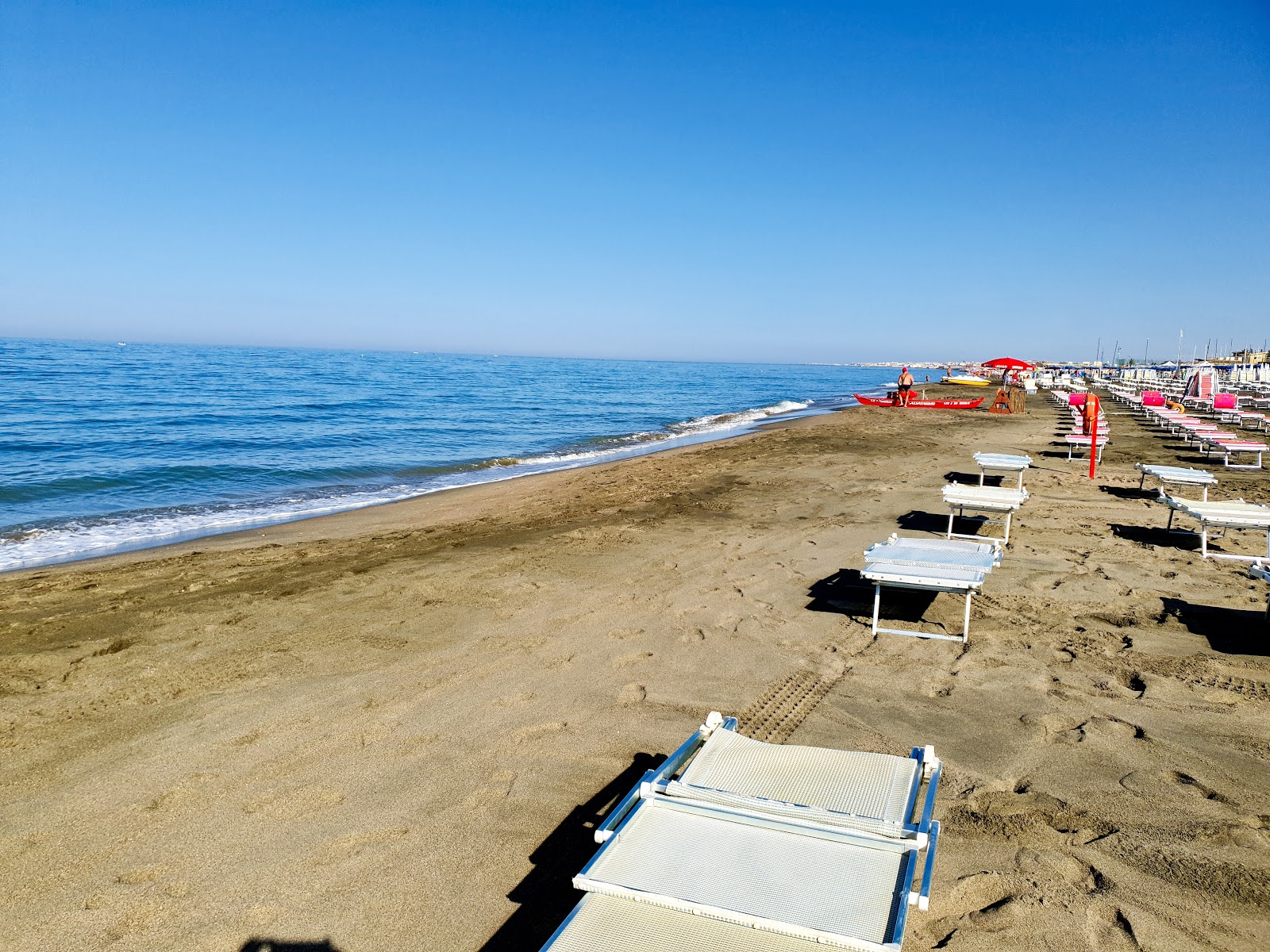 Fotografie cu La spiaggia di Bettina cu o suprafață de nisip strălucitor