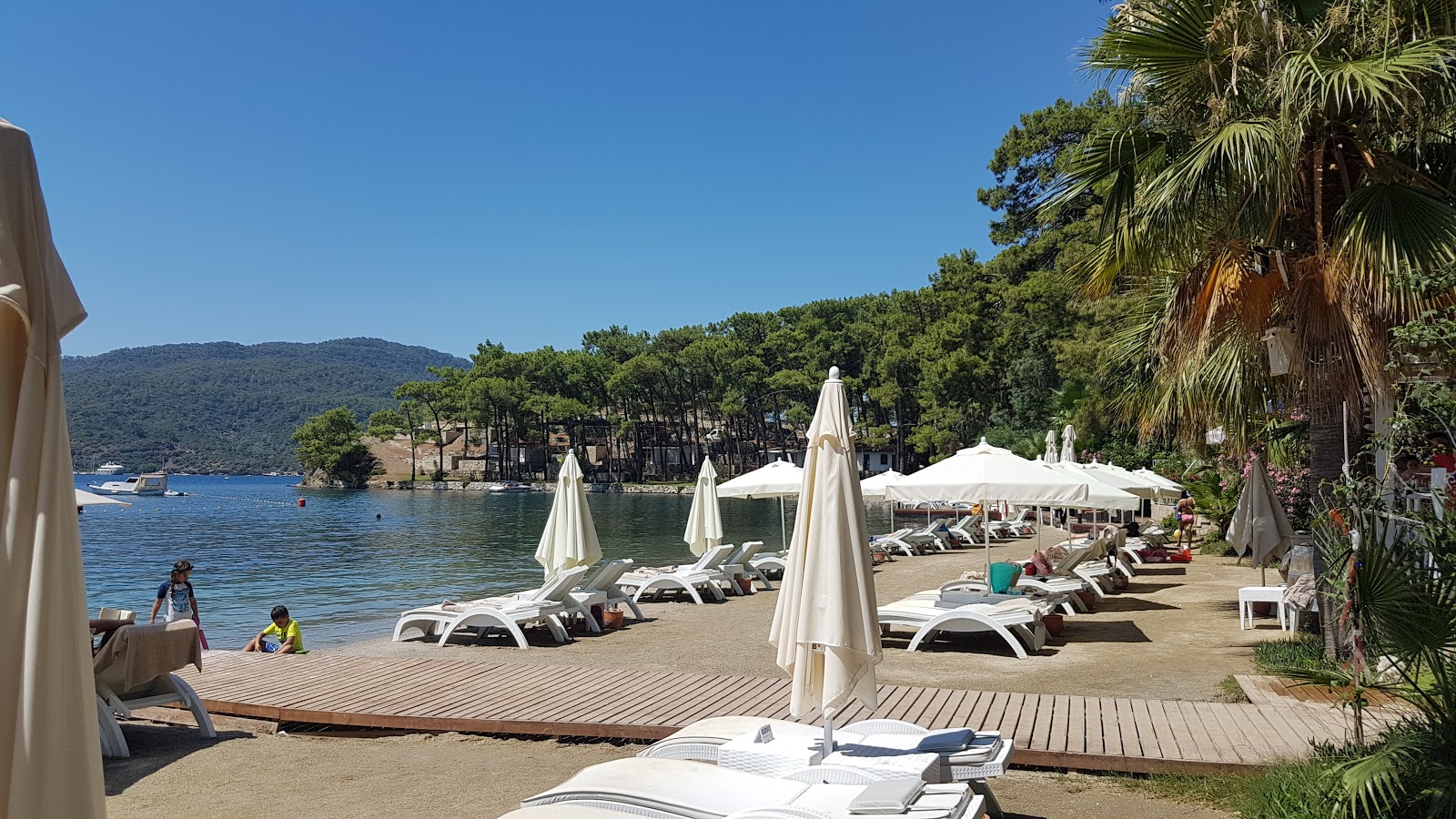 Aksaz Plajı VII'in fotoğrafı kısmen otel alanı