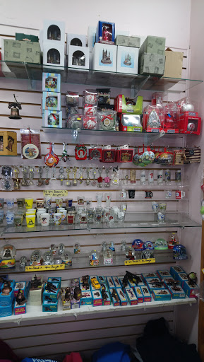 Gift Shop «Xenos Candy & Gifts», reviews and photos, 231 Chestnut St, Philadelphia, PA 19106, USA