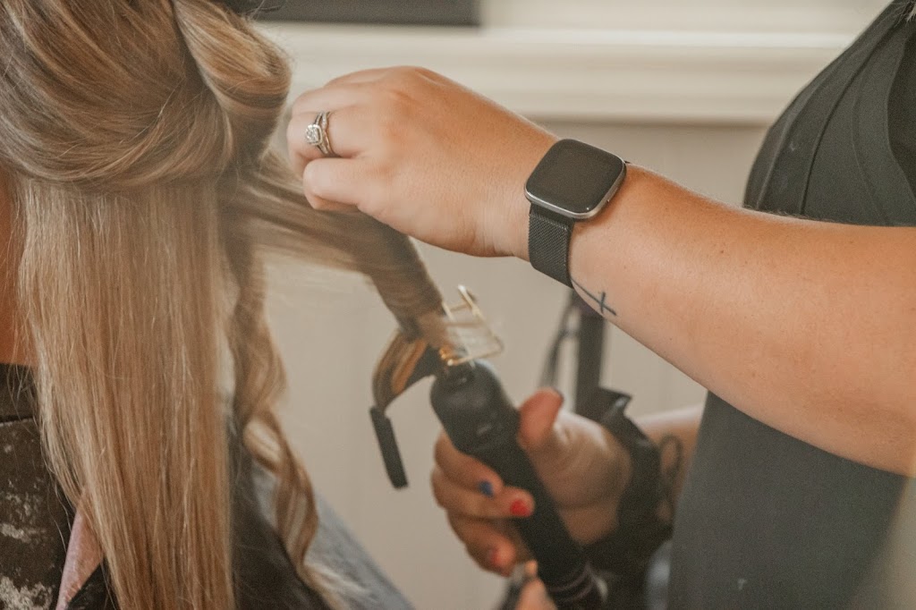 Mandi Mullins Hair 24175