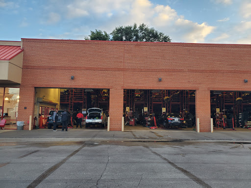 Tire Shop «Discount Tire Store - Crestwood, IL», reviews and photos, 13550 S Cicero Ave, Crestwood, IL 60445, USA