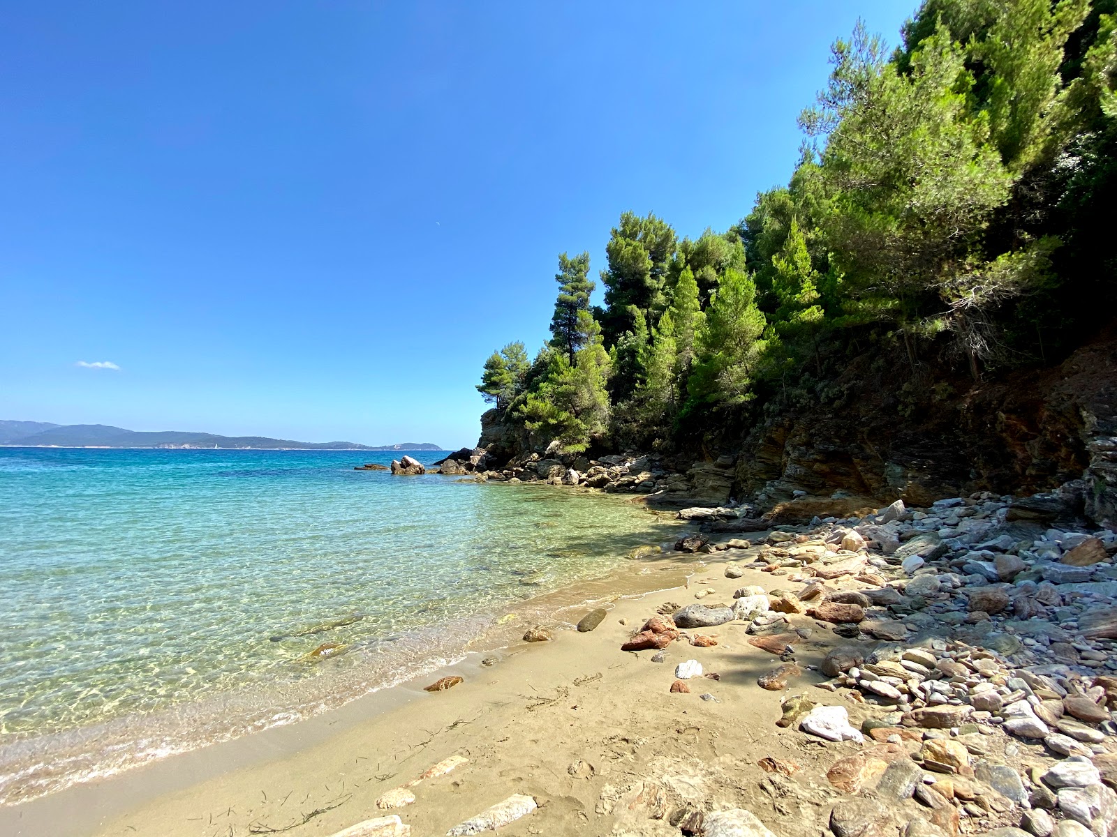 Foto di Vlachorema beach con una superficie del sabbia beige