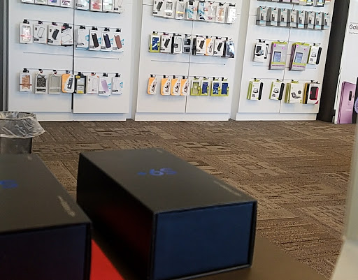 Cell Phone Store «Verizon Authorized Retailer - A Wireless», reviews and photos, 5849 W Northern Ave #100, Glendale, AZ 85301, USA