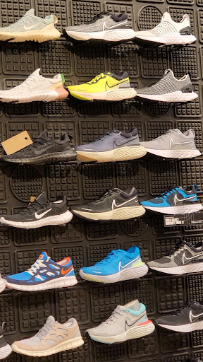 Clothing Store «Nike The Grove», reviews and photos, 189 The Grove Dr, Los Angeles, CA 90036, USA
