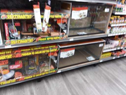 Pet Supply Store «Pet Supplies Plus», reviews and photos, 13360 W 87th St Pkwy, Lenexa, KS 66215, USA