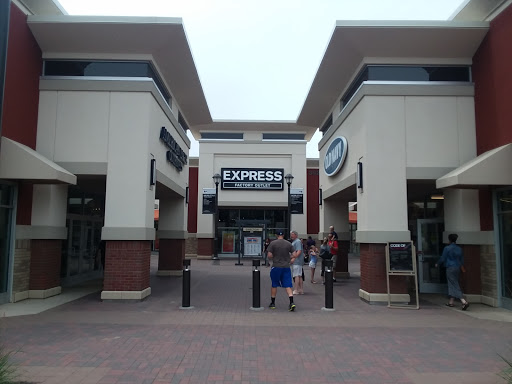 Department Store «Saks OFF 5TH», reviews and photos, 3885 Eagan Outlets Pkwy, Eagan, MN 55122, USA