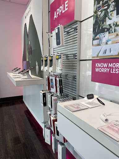 Cell Phone Store «T-Mobile», reviews and photos, 704 Trosper Rd SW #126, Tumwater, WA 98512, USA