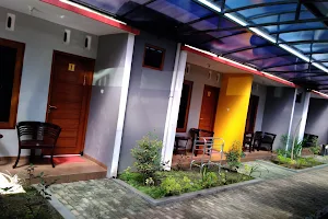 RedDoorz @ Griya Bougenville Magelang image