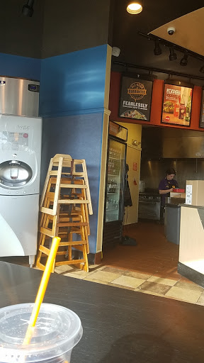 Mexican Restaurant «QDOBA Mexican Eats», reviews and photos, 2421 Cranberry Hwy #304, Wareham, MA 02571, USA