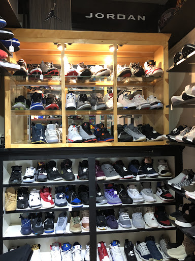 Thrift Store «Lucky Dog Clothing», reviews and photos, 8201 Greenwood Ave N, Seattle, WA 98103, USA