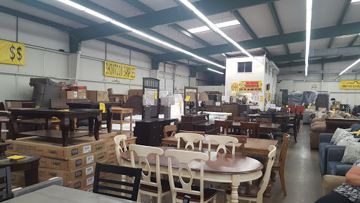 Furniture Store «Home Comfort Furniture Clearance Outlet», reviews and photos, 5814 Glenwood Ave, Raleigh, NC 27612, USA