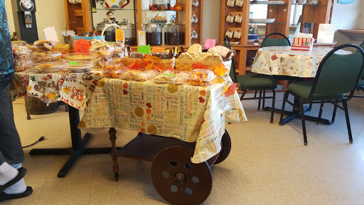 Bakery «Beach Donut Shop», reviews and photos, 344 E Main St, Clinton, CT 06413, USA