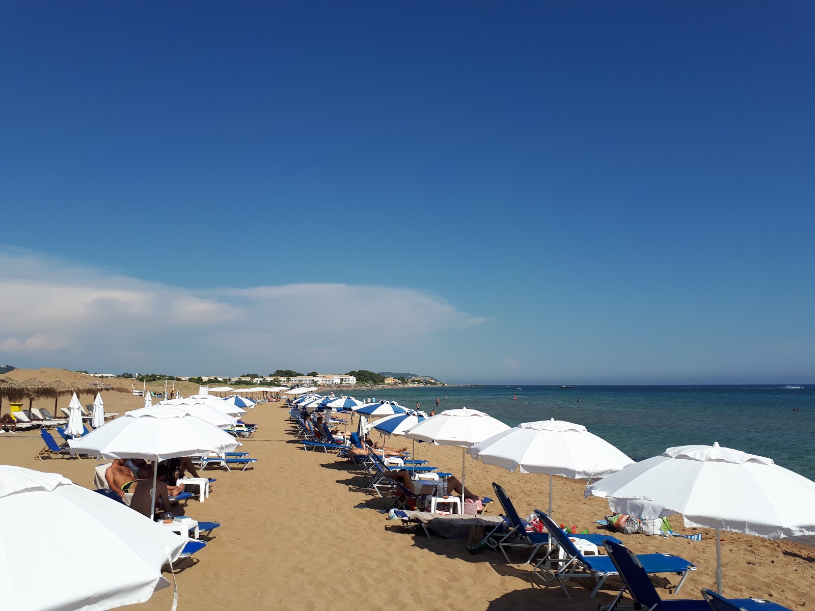 Foto van Issos Strand met turquoise puur water oppervlakte