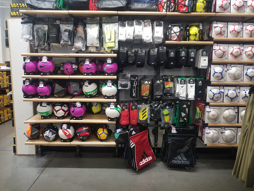 Shoe Store «WSS», reviews and photos, 460 San Fernando Mission Blvd, San Fernando, CA 91340, USA