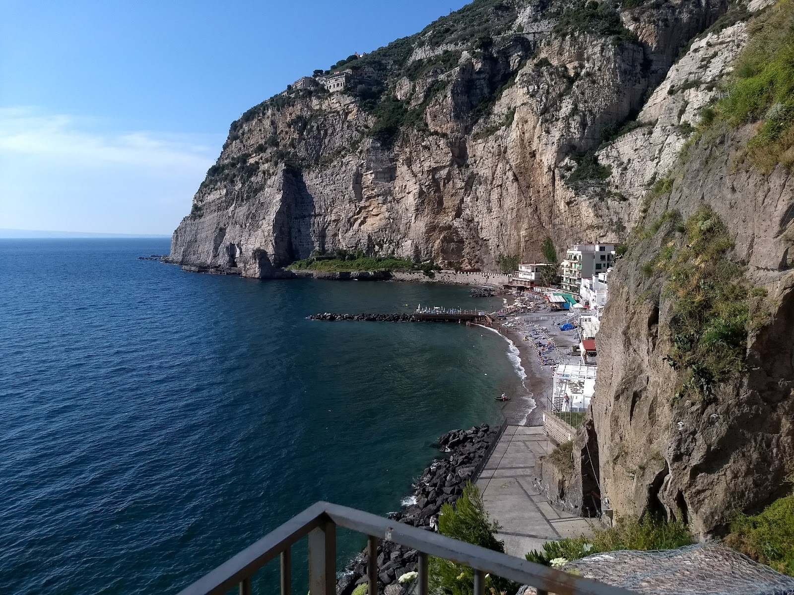 Foto van Spiaggia di Meta II met blauw water oppervlakte