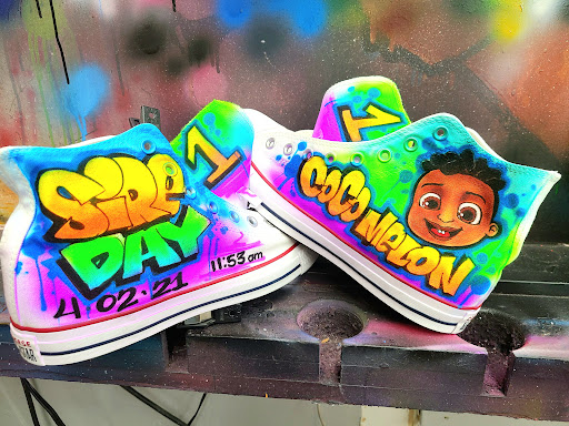 Airbrushing Service «Midwest Ink Airbrushing & Custom T-shirt Screen Print Shop», reviews and photos, 4733 S Ashland Ave, Chicago, IL 60609, USA