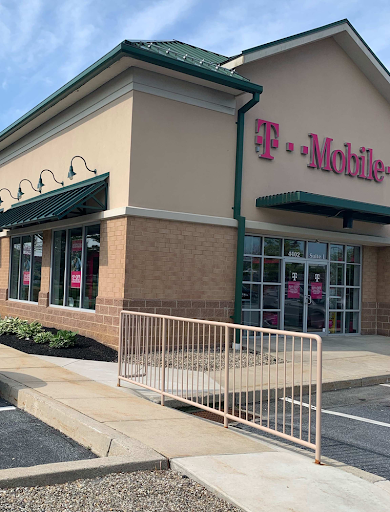 Cell Phone Store «T-Mobile», reviews and photos, 4402 Birkland Pl Unit 1, Easton, PA 18045, USA