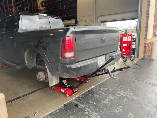 Tire Shop «Discount Tire Store - Lebanon, TN», reviews and photos, 613 S Cumberland St, Lebanon, TN 37087, USA