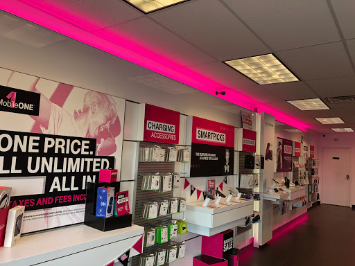 Cell Phone Store «T-Mobile», reviews and photos, 424 E McGalliard Rd, Muncie, IN 47303, USA