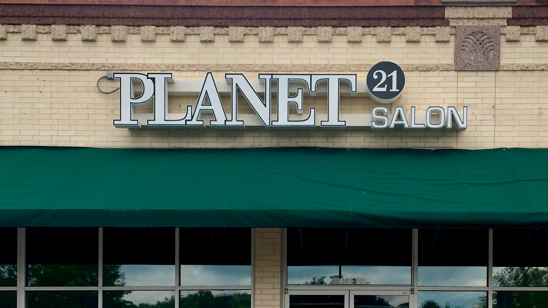 Planet 21 Salon