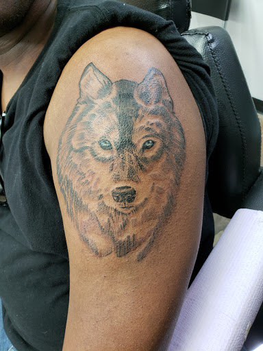 Tattoo Shop «Trilogy Tattoo Co», reviews and photos, 701 Lynnhaven Pkwy, Virginia Beach, VA 23452, USA