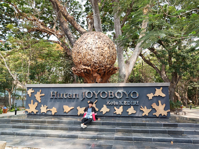 Taman Hutan Joyoboyo Kediri