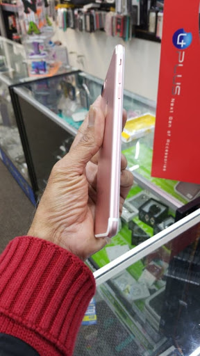 Cell Phone Store «Cell Repair», reviews and photos, 12579 Richmond Ave, Houston, TX 77082, USA