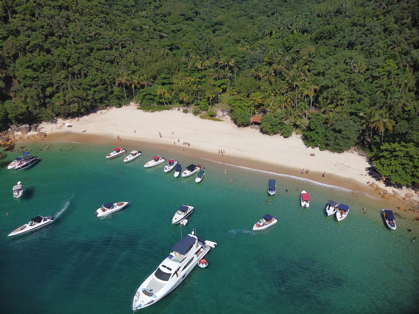 Photo de Plage de Meros avec un niveau de propreté de très propre