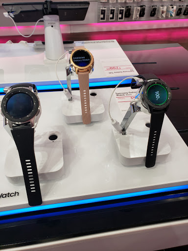 Shopping Mall «Cypress Plaza Shopping Center», reviews and photos, 6824 Katella Ave, Cypress, CA 90630, USA