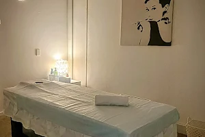 Vermont South Massage image