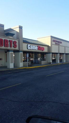 Video Game Store «GameStop», reviews and photos, 904 Green Blvd, Aurora, IN 47001, USA
