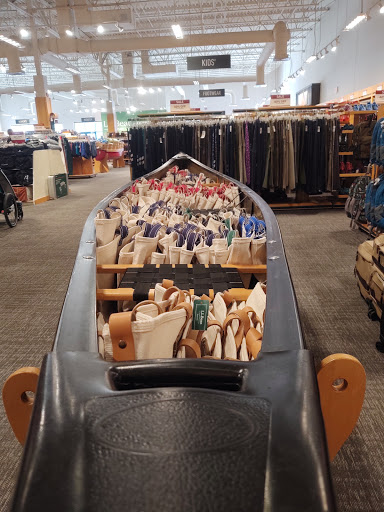 Clothing Store «L.L. Bean Outlet», reviews and photos, 31 Gusabel Ave, Nashua, NH 03063, USA