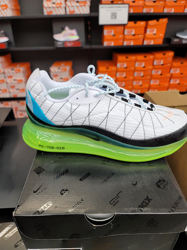 Clothing Store «Nike Factory Store», reviews and photos, 2950 I-20 Frontage Rd #755, Grand Prairie, TX 75052, USA