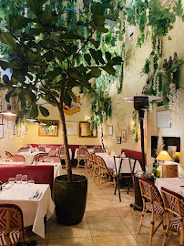 Atmosphère du Restaurant français Le Petit Comte « Bouillon Boulogne » à Boulogne-Billancourt - n°2