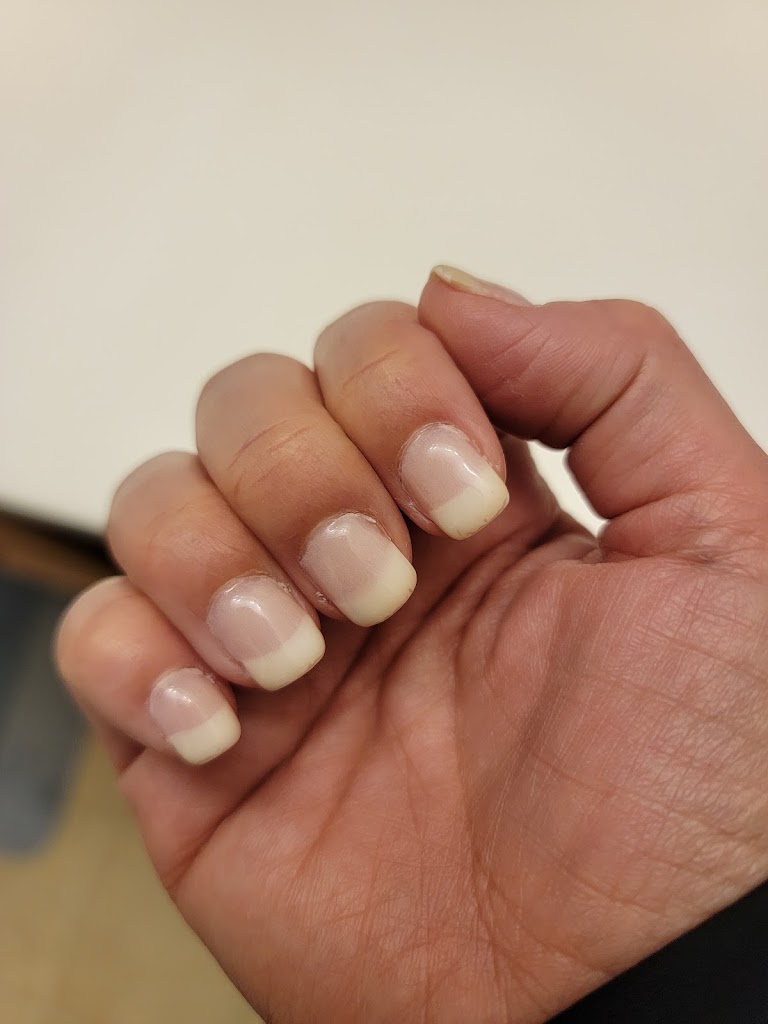 Lyna Nails 44060