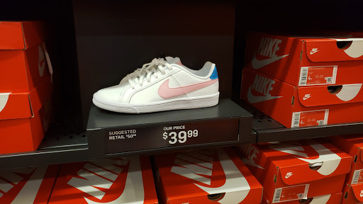 Clothing Store «Nike Factory Store», reviews and photos, 505 Premium Outlets Dr, Monroe, OH 45050, USA